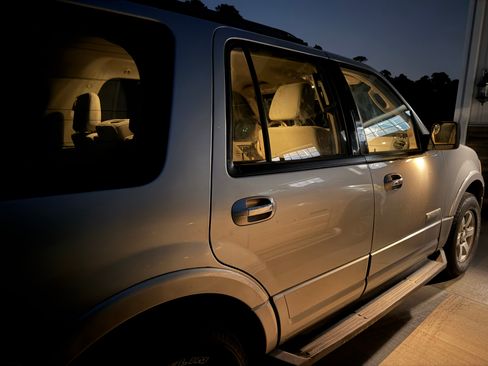 Used 2008 Ford Expedition XLT image 9