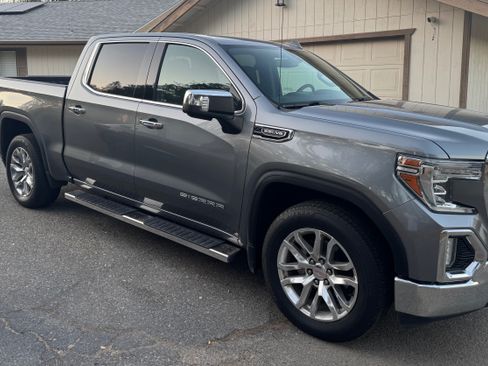 Used 2021 GMC Sierra 1500 SLT RWD image 1