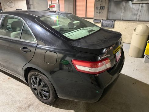 Used 2011 Toyota Camry LE FWD image 5