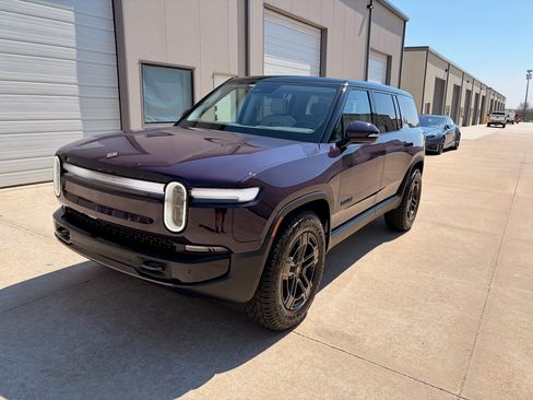 Used 2026 Rivian R1S Premium image 4