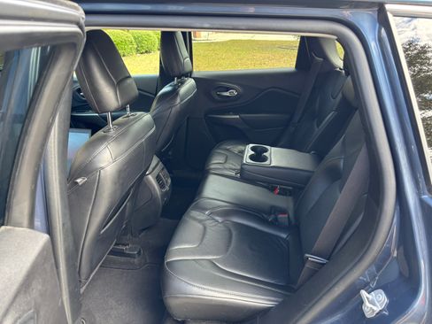 Used 2020 Jeep Cherokee Limited image 15