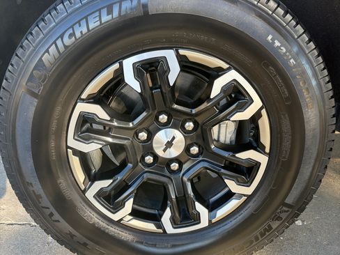 Used 2022 Chevrolet Silverado 1500 ZR2 w/ Technology Package image 10