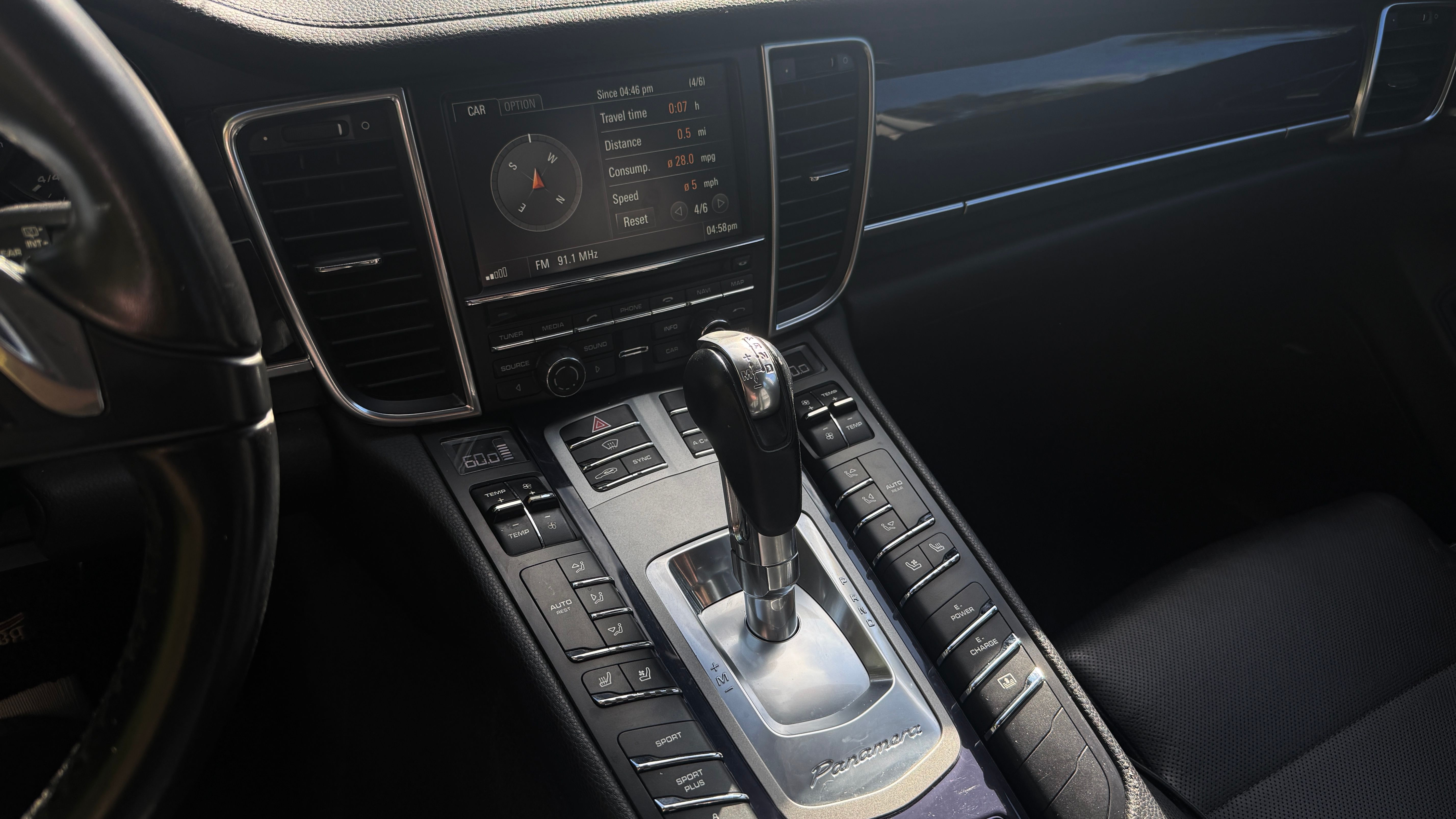 Used 2016 Porsche Panamera S RWD image 17