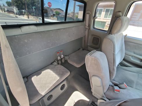 Used 2001 Toyota Tacoma PreRunner RWD image 6