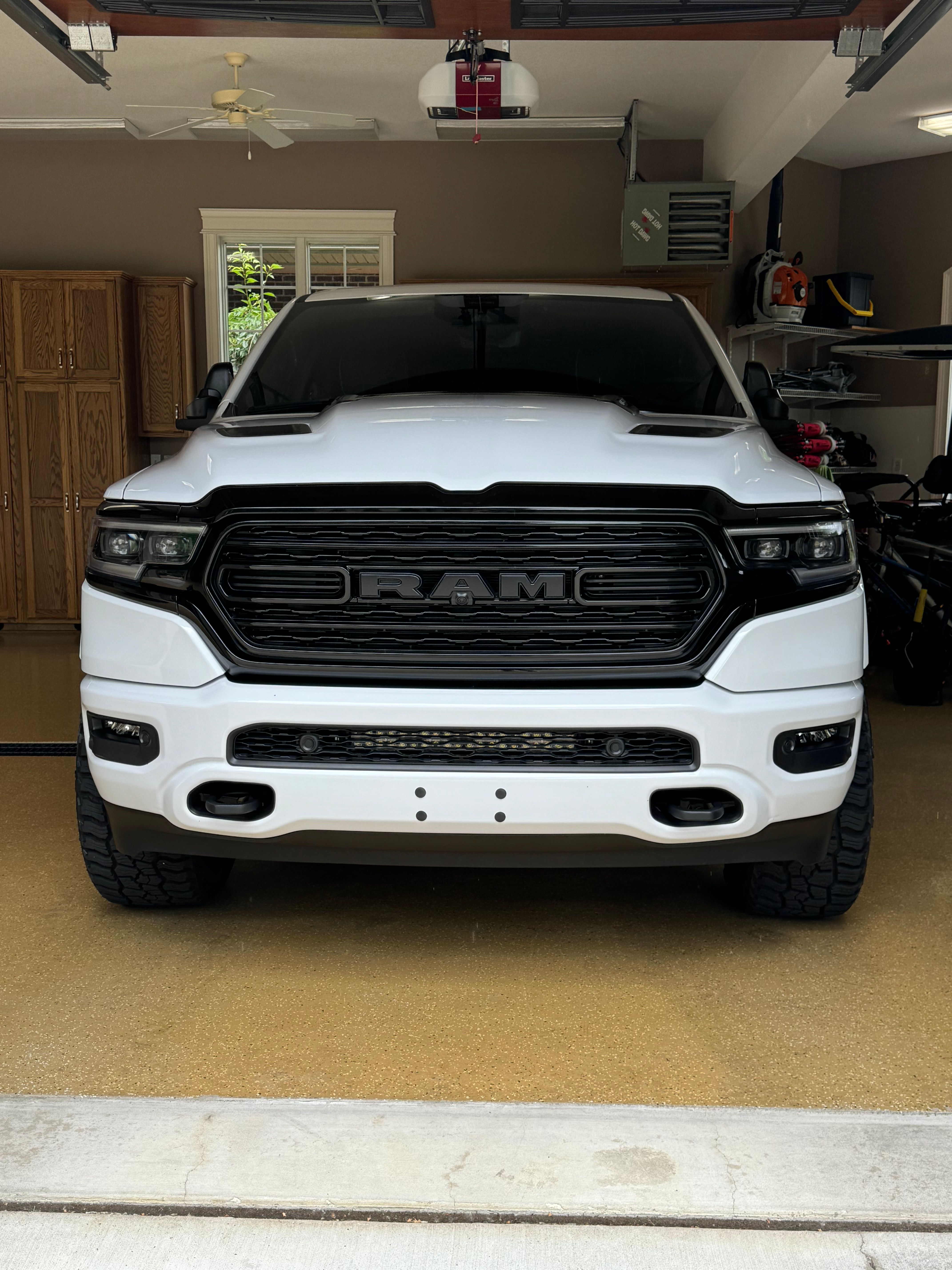 Used 2024 RAM 1500 Limited AWD/4WD image 16