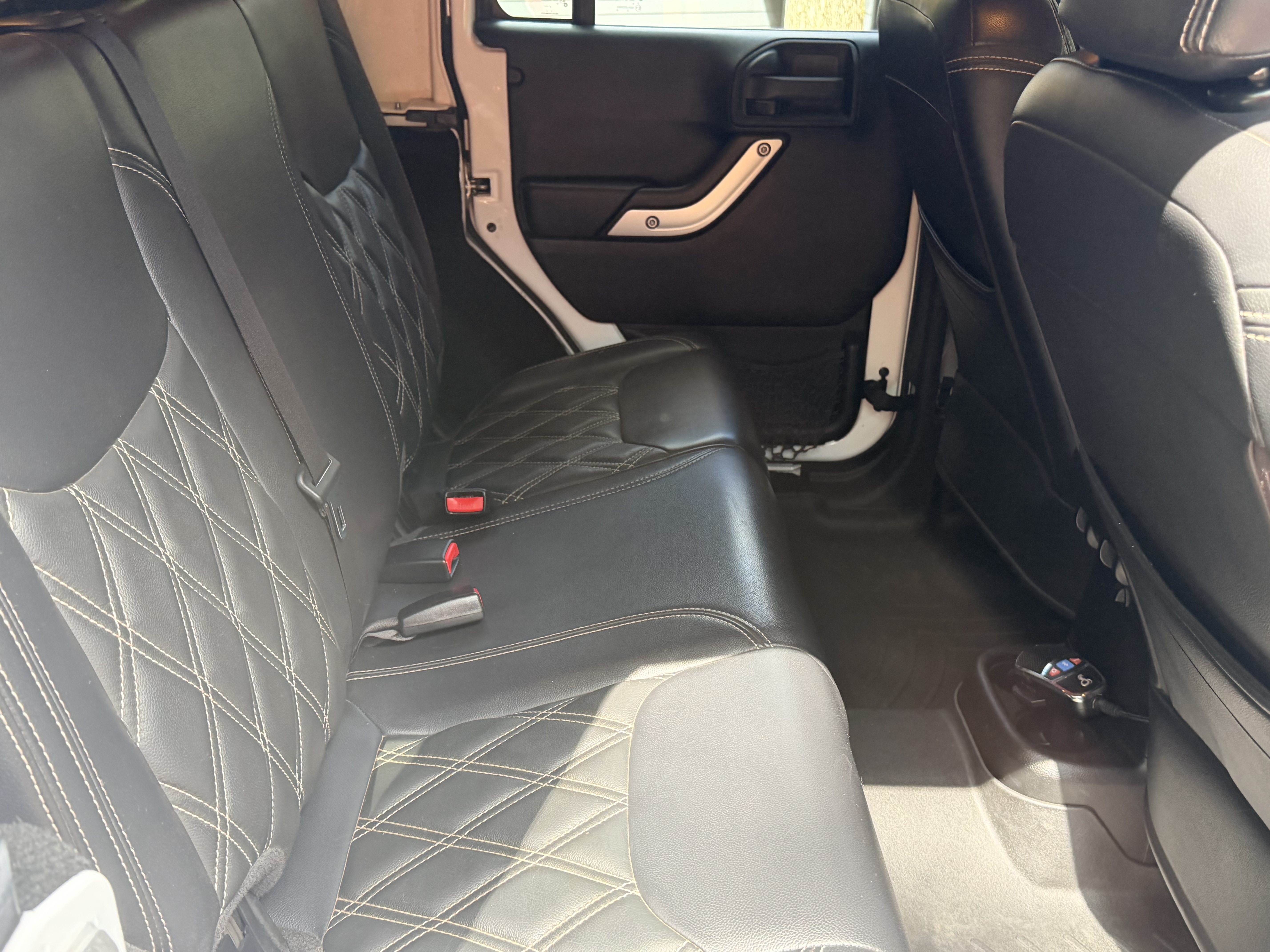 Used 2017 Jeep Wrangler Unlimited Rubicon w/ Connectivity Group AWD/4WD image 10