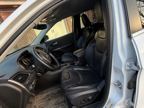 Used 2019 Jeep Cherokee Limited image 16