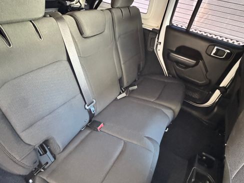 Used 2018 Jeep Wrangler Unlimited Sport S image 20