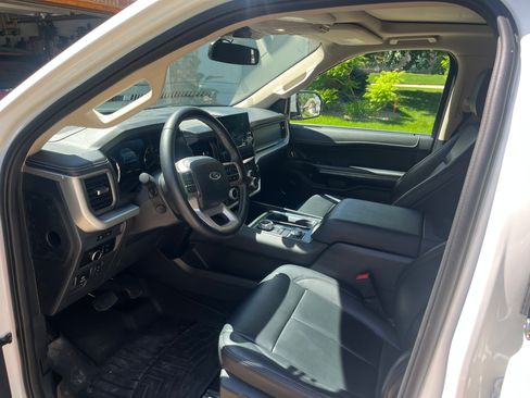 Used 2024 Ford Expedition XLT AWD/4WD image 8