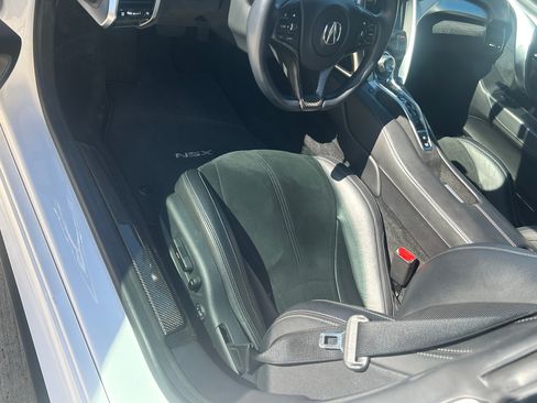 Used 2017 Acura NSX image 15