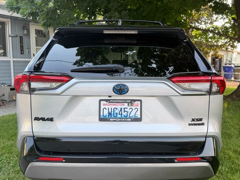 Used 2021 Toyota RAV4 XSE AWD/4WD image 2