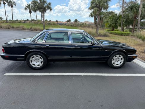 Used 2003 Jaguar XJ8 image 2