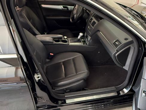 Used 2011 Mercedes-Benz C 300 C 300 4MATIC Luxury Sedan 4D image 11