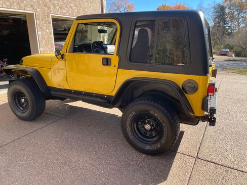 Used 2000 Jeep Wrangler SE image 2