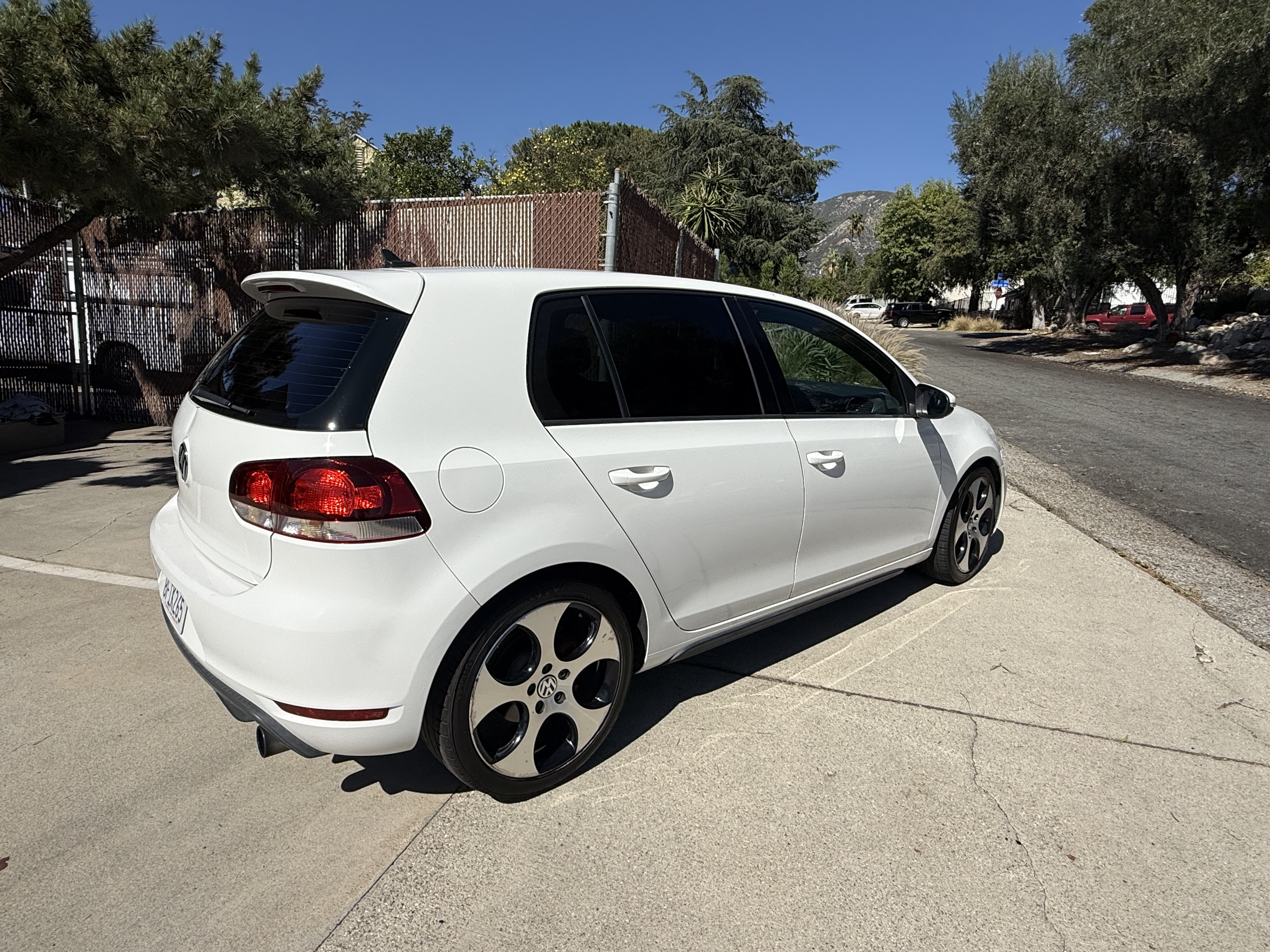 Used 2013 Volkswagen Golf 4-Door FWD image 11