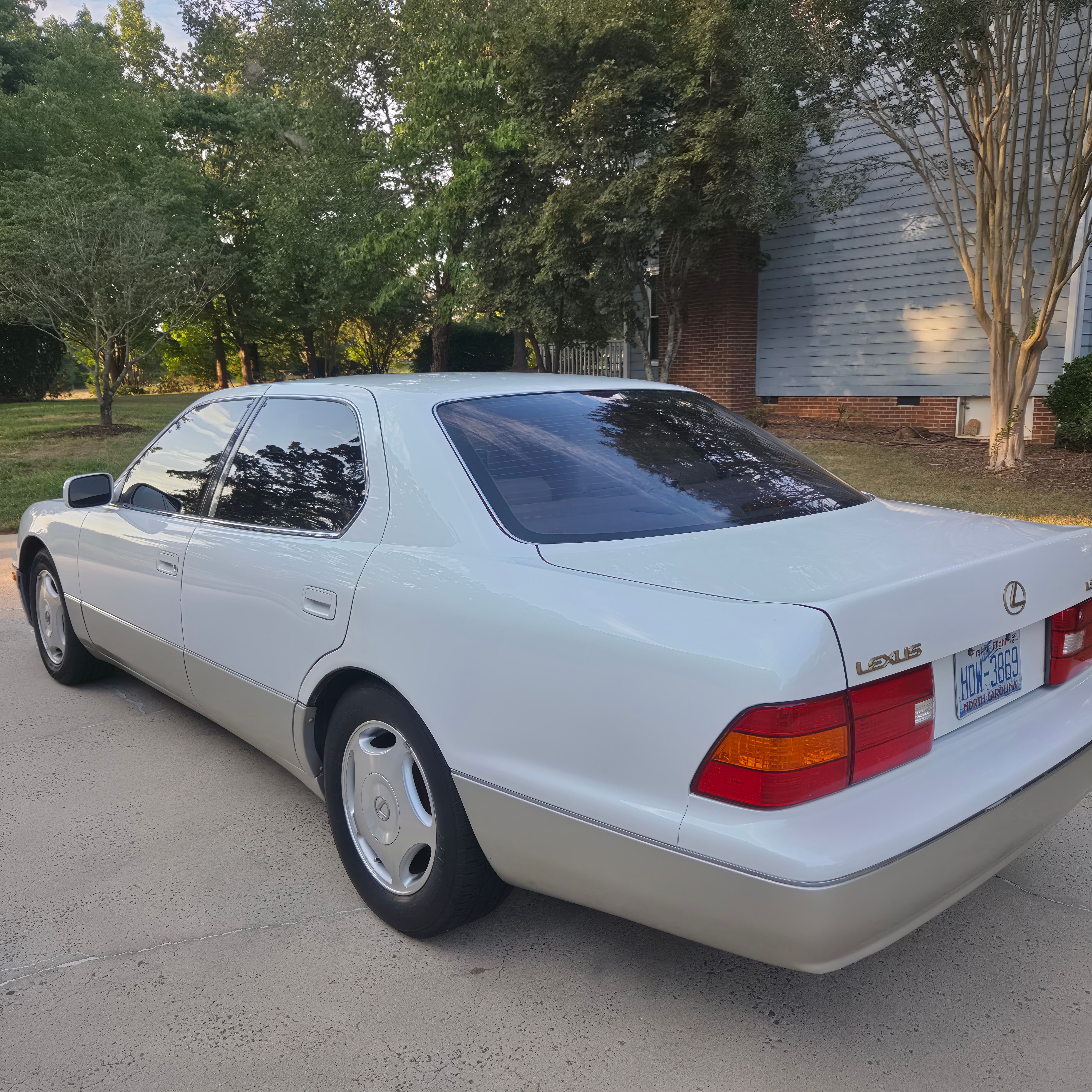Used 1998 Lexus LS 400 RWD image 10
