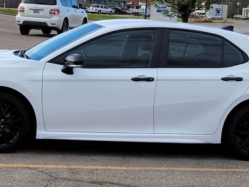 Used 2022 Toyota Camry SE image 2