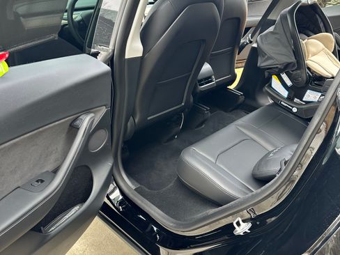 Used 2022 Tesla Model Y Long Range image 14