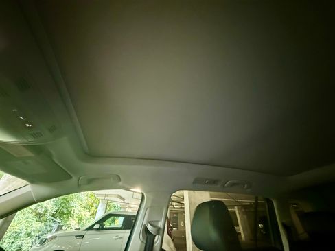 Used 2018 Volkswagen Tiguan SE w/ Panoramic Sunroof Package AWD/4WD image 17