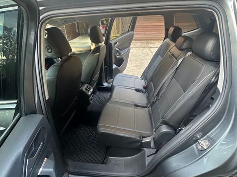 Used 2018 Volkswagen Tiguan SE w/ 3rd Row Seat Package image 14