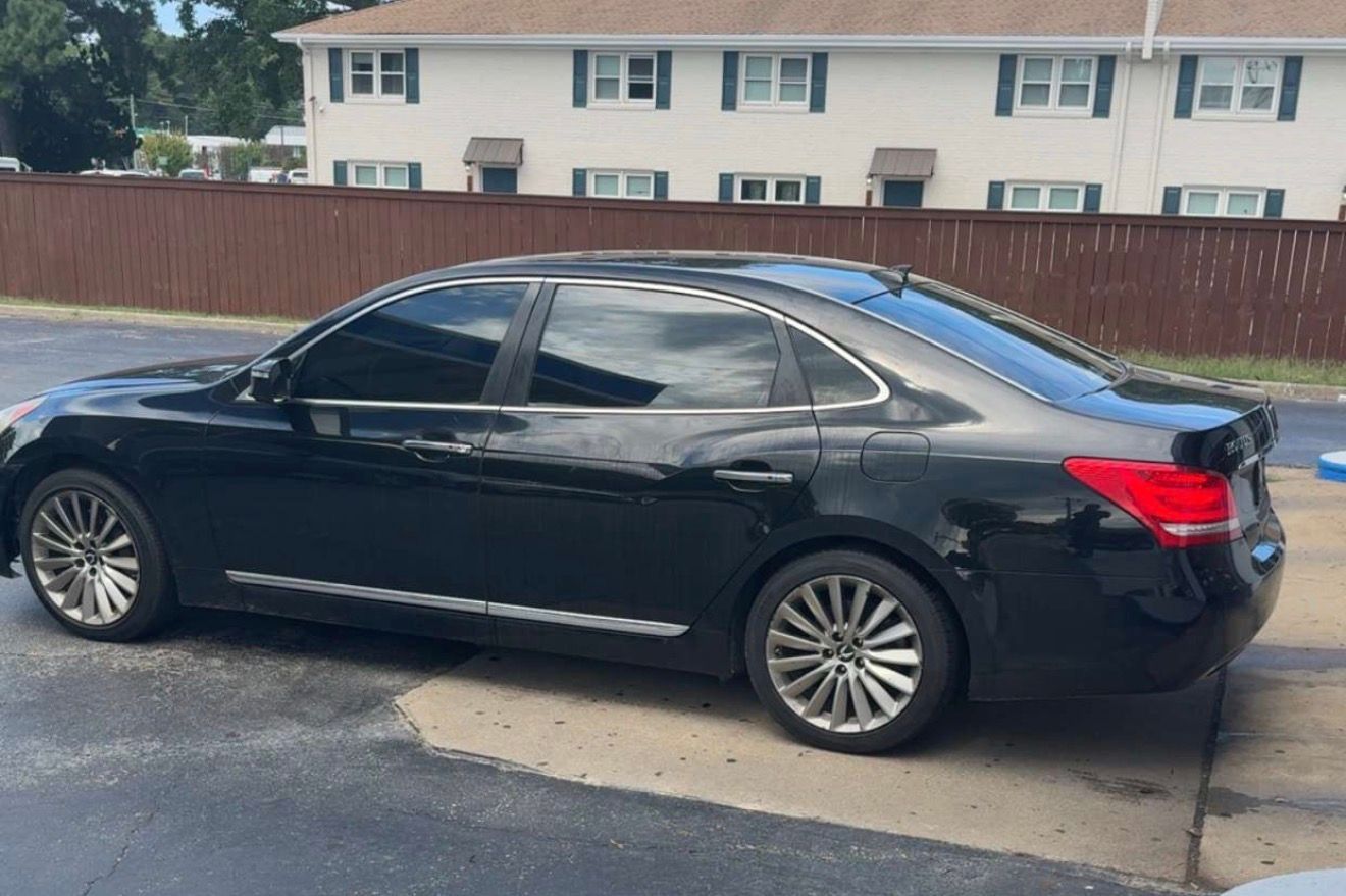 Used 2014 Hyundai Equus Signature RWD image 1