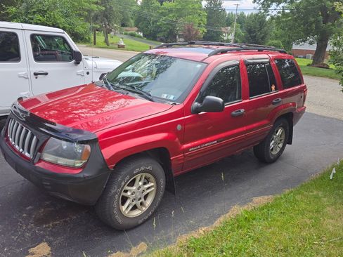 Used 2004 Jeep Grand Cherokee Laredo w/ Cold Weather Group AWD/4WD image 1