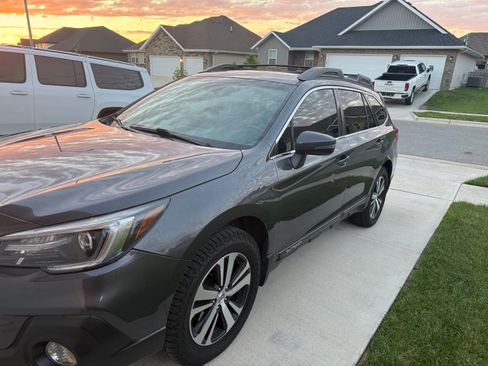 Used 2019 Subaru Outback 2.5i Limited w/ Popular Package #2 AWD/4WD image 6