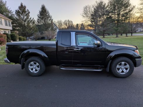 Used 2011 Nissan Frontier SV w/ SV Premium Utility Pkg image 1
