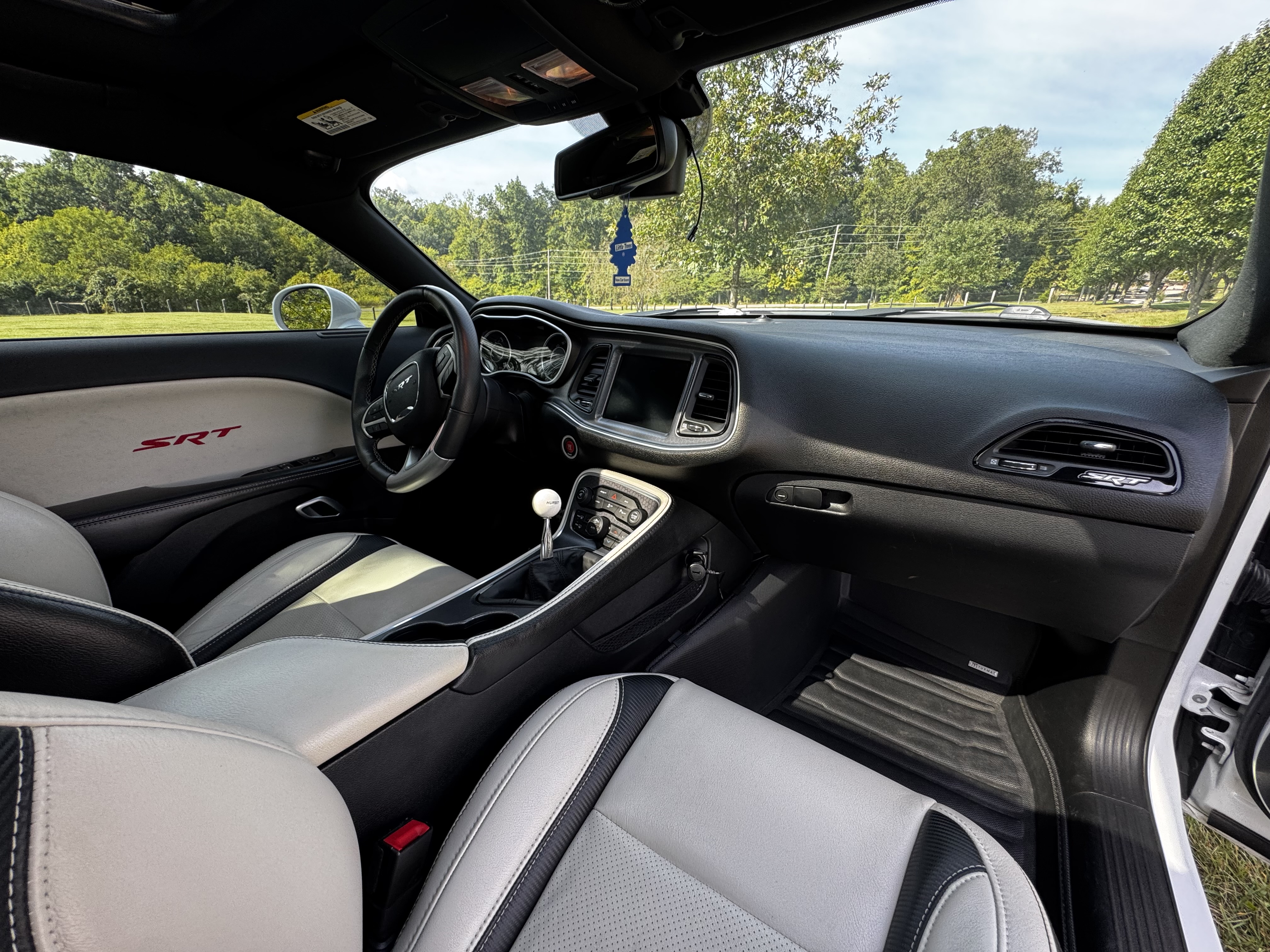 Used 2015 Dodge Challenger SRT RWD image 12