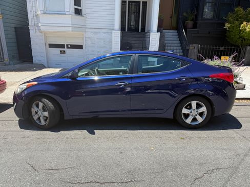 Used 2012 Hyundai Elantra GLS w/ Preferred Pkg 3 FWD image 10