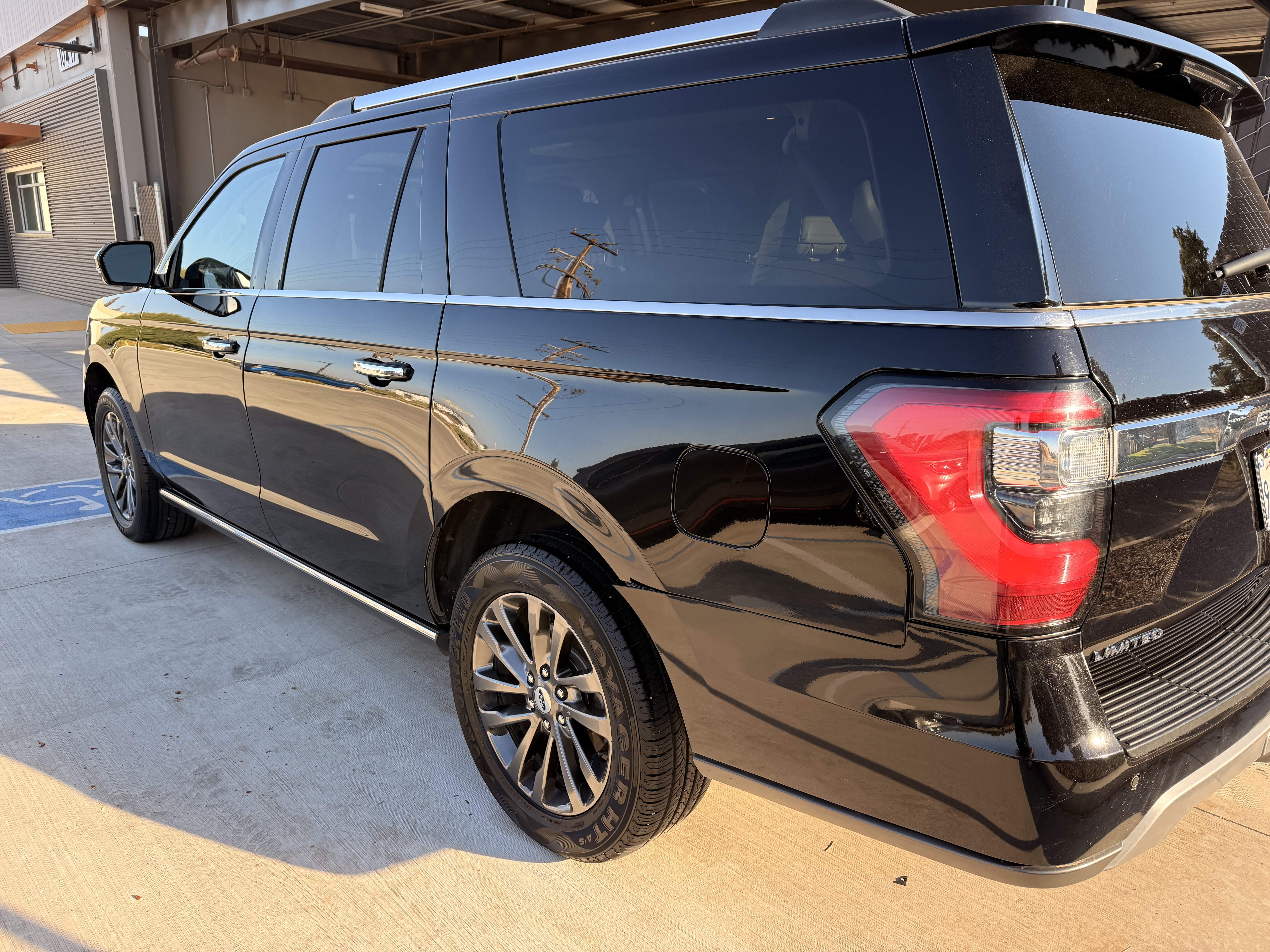 Used 2021 Ford Expedition Max Limited RWD image 4