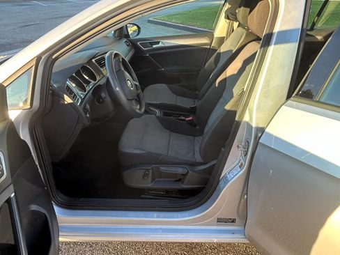 Used 2016 Volkswagen e-Golf SE w/ DC Fast Charging Package image 12