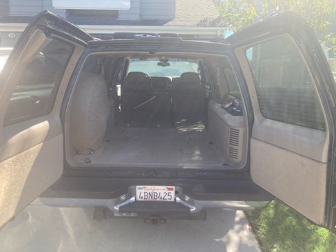 Used 1999 GMC Suburban 2WD w/ Marketing Opt Pkg 3 image 16