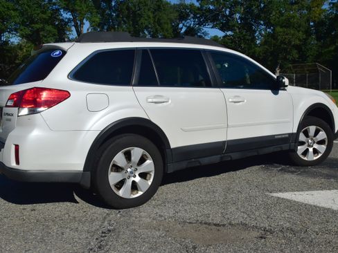 Used 2012 Subaru Outback 2.5i Limited AWD/4WD image 8