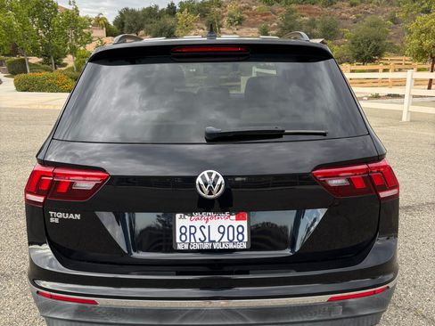 Used 2020 Volkswagen Tiguan SE w/ Panoramic Sunroof Package FWD image 6