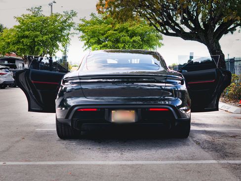 Used 2025 Porsche Taycan GTS image 10