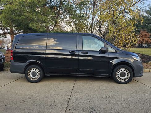 Used 2019 Mercedes-Benz Metris Passenger image 9