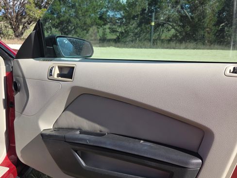 Used 2010 Ford Mustang Premium image 15