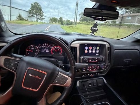 Used 2016 GMC Sierra 1500 Denali w/ Enhanced Driver Alert Package AWD/4WD image 11