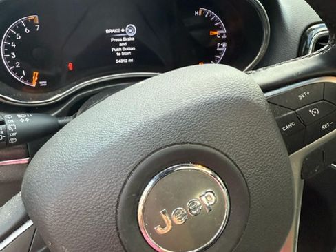 Used 2021 Jeep Grand Cherokee Limited image 6