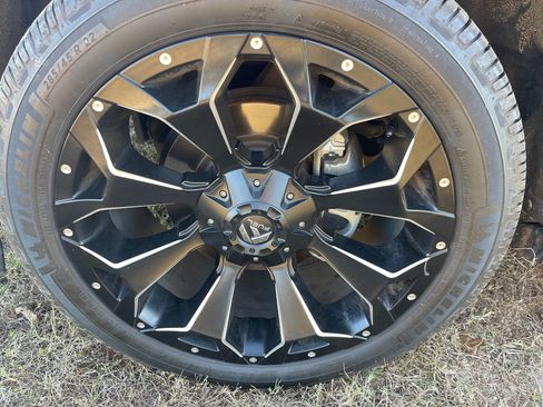 Used 2021 Ford Expedition Limited image 2