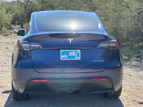 Used 2022 Tesla Model Y Long Range image 14