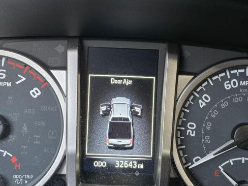 Used 2021 Toyota Tacoma Limited image 5