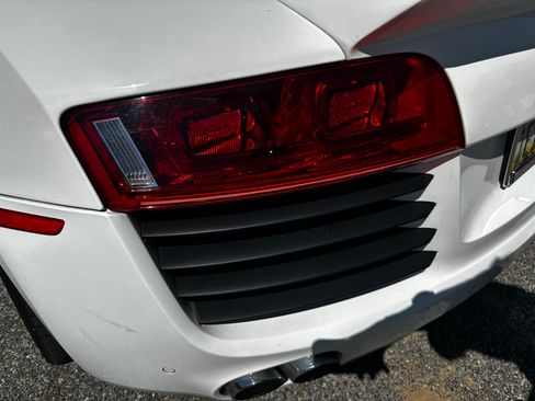 Used 2010 Audi R8 V8 AWD/4WD image 12