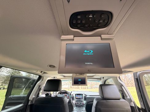 Used 2018 Chevrolet Suburban Premier image 8