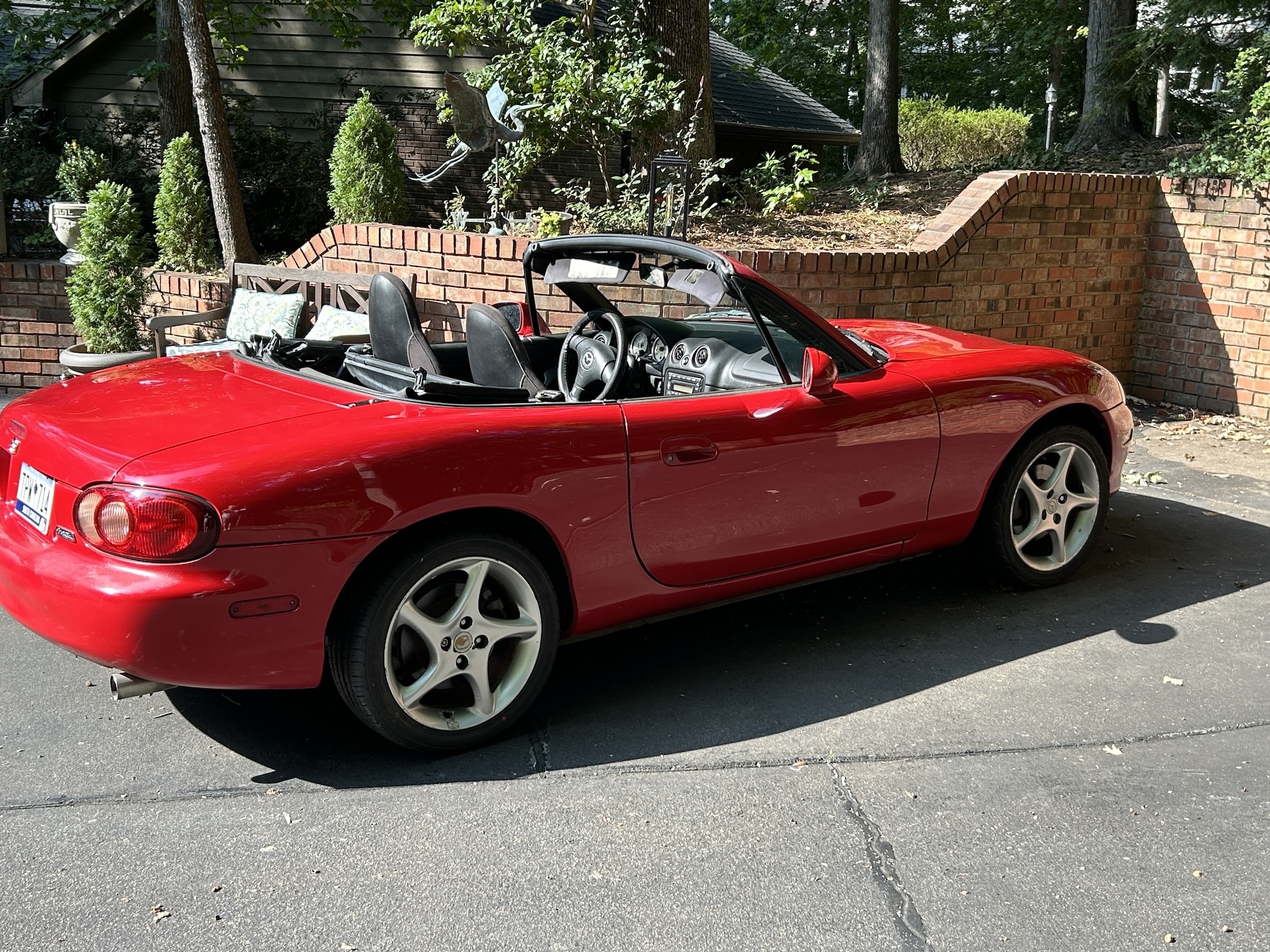 Used 2003 MAZDA MX-5 Miata RWD image 4