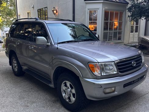 Used 2002 Toyota Land Cruiser image 2