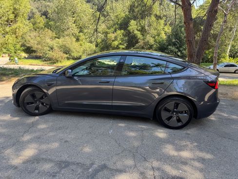 Used 2021 Tesla Model 3 Long Range image 1