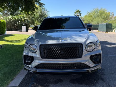 Used 2023 Bentley Bentayga AWD/4WD image 6