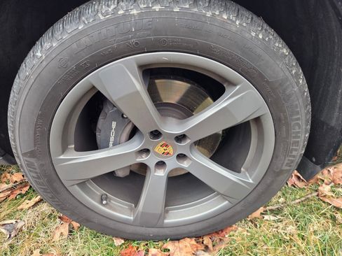 Used 2024 Porsche Macan image 12